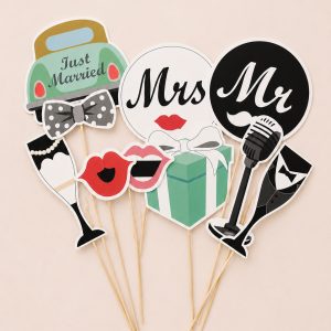 props για φωτογραφίες γάμου photobooth just married